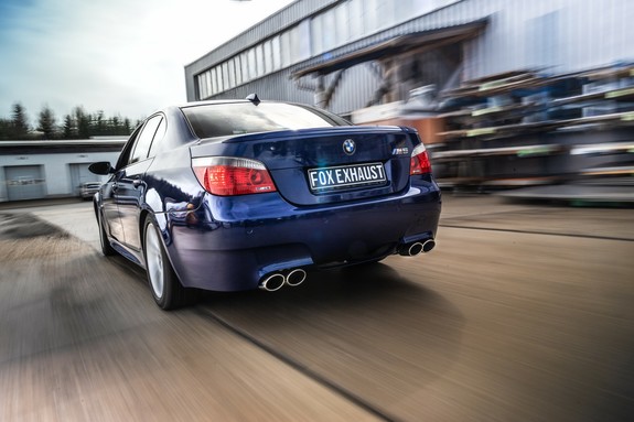 Fox Edelstahl Duplex Racing-Komplettanlage ab Kat BMW 5er E60 M5 Limousine je 2x115x85mm oval eingerollt abgeschrägt: BM032124-348ANLR Fox Edelstahl Duplex Racing-Komplettanlage ab Kat BMW 5er E60 M5 Limousine je 2x115x85mm oval eingerollt abgeschrägt: BM032124-348ANLR